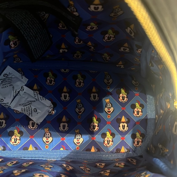 Lounge fly brave little Mickey backpack. - Picture 3 of 6